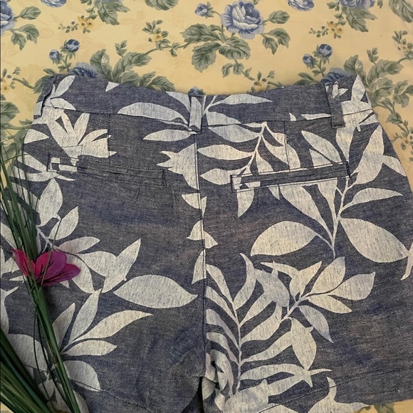 Old Navy Everyday Short - Picture 3 of 4